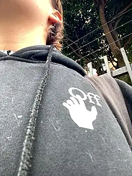 Maggie Geller online show from 11-19-25, 04:40