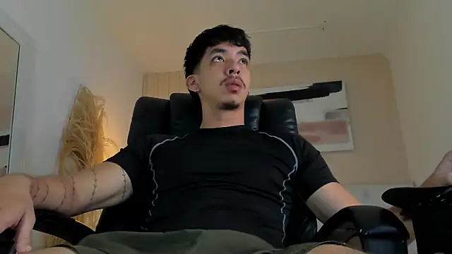 ISAAC CRYSTON online show from 12-18-25, 09:07