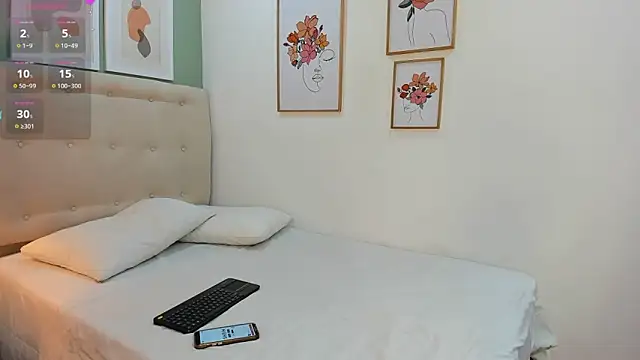 Snapshot of FelicityAdams chatting on 09-23-25, 01:40 FelicityAdams online show from 09-23-25, 01:40