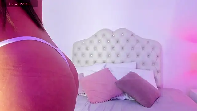 Snapshot of FelicityAdams chatting on 02-17-25, 01:00 FelicityAdams online show from 02-17-25, 01:00