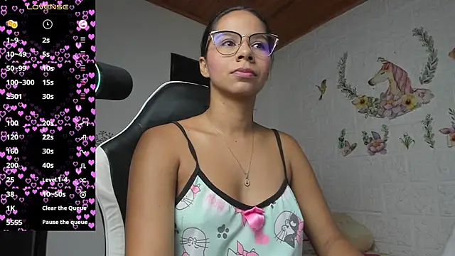 Snapshot of alisson_hoffman05 chatting on 08-05-26, 10:59 alisson hoffman05 online show from 08-05-26, 10:59