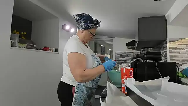 NoraJohnson6 online show from 10-30-25, 06:23