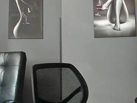 karlyjons12 online show from 11-24-25, 05:46