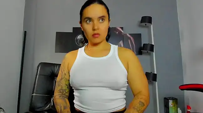 karlyjons12 online show from 02-25-25, 04:57