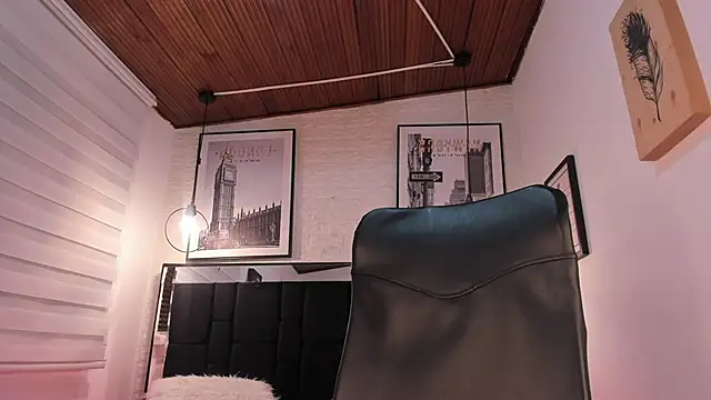 tylla  online show from 09-10-25, 03:49