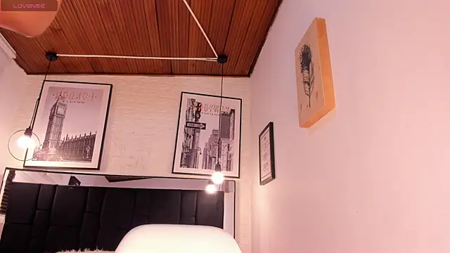 tylla  online show from 11-28-25, 03:39