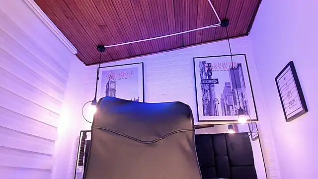 tylla  online show from 10-17-25, 04:05