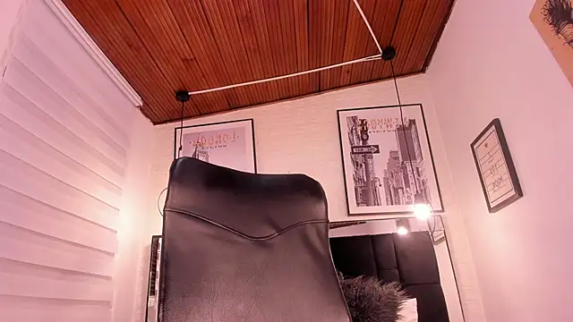 tylla  online show from 09-30-25, 03:23