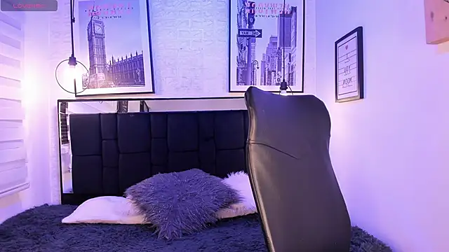 tylla  online show from 10-23-25, 04:11