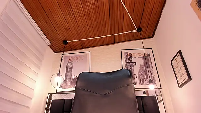 tylla  online show from 10-10-25, 04:13