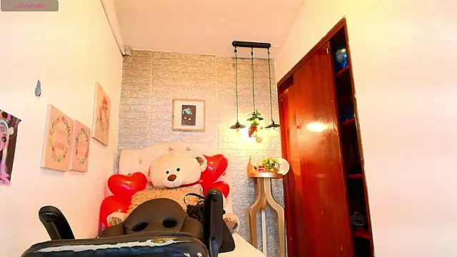 tylla  online show from 03-19-25, 03:30