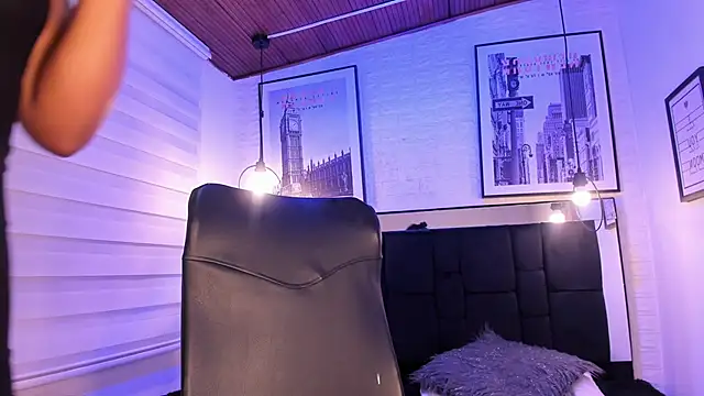 tylla  online show from 10-15-25, 04:11