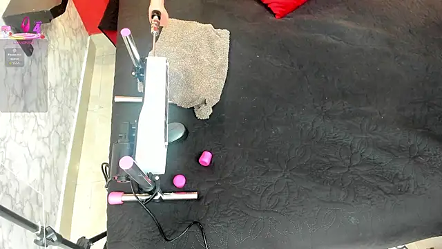 IVISBOUNCYASS online show from 11-14-25, 12:20