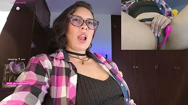 sophia dumont online show from 11-30-25, 11:05