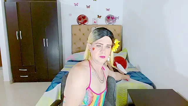 Snapshot of Dolldirtyxxx chatting on 06-27-26, 05:35 Dolldirtyxxx online show from 06-27-26, 05:35