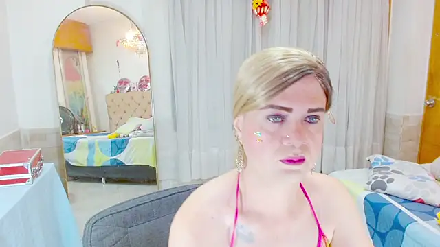 Snapshot of Dolldirtyxxx chatting on 05-27-26, 05:04 Dolldirtyxxx online show from 05-27-26, 05:04