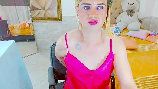 Snapshot of Dolldirtyxxx chatting on 04-26-26, 05:05 Dolldirtyxxx online show from 04-26-26, 05:05
