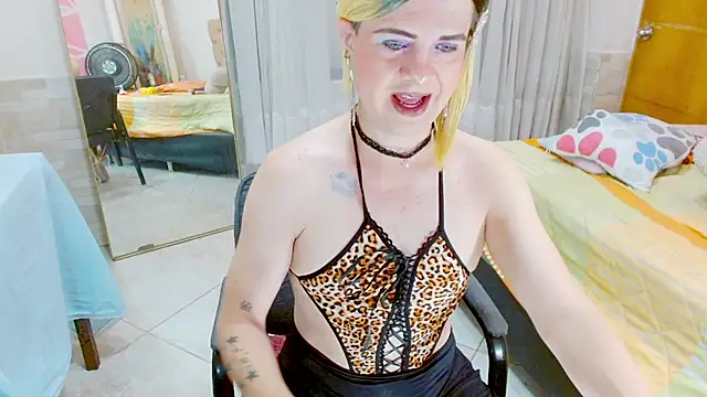 Snapshot of Dolldirtyxxx chatting on 05-09-26, 05:00 Dolldirtyxxx online show from 05-09-26, 05:00
