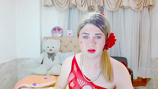 Snapshot of Dolldirtyxxx chatting on 05-15-26, 05:05 Dolldirtyxxx online show from 05-15-26, 05:05
