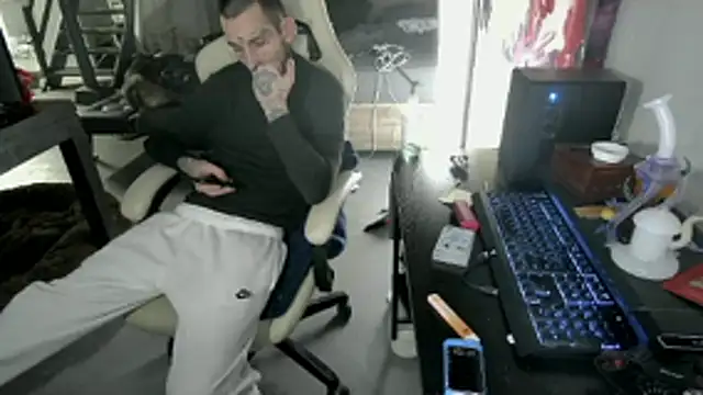 BadJewfucks online show from 12-17-25, 02:49