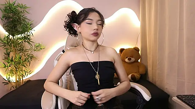 Snapshot of xamixa_ chatting on 09-29-25, 12:33 xamixa online show from 09-29-25, 12:33
