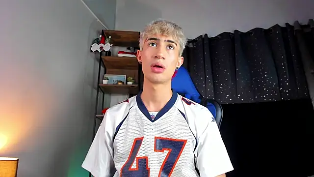 NovaaWheler online show from 12-20-25, 06:44