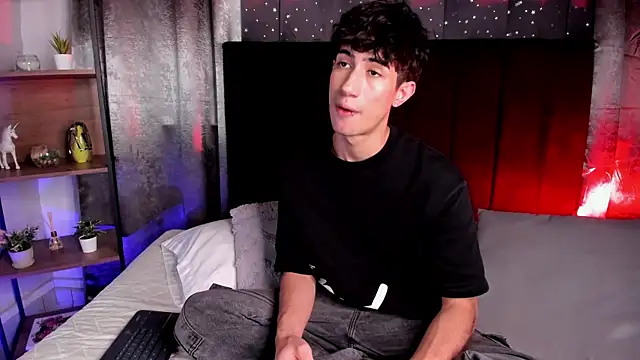 NovaaWheler online show from 10-30-25, 05:43