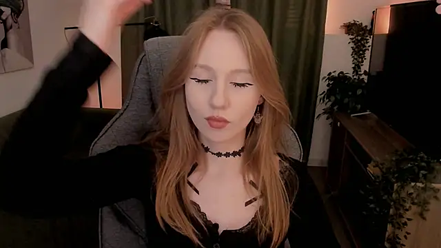 Snapshot of DariaTate chatting on 04-30-26, 12:01 DariaTate online show from 04-30-26, 12:01