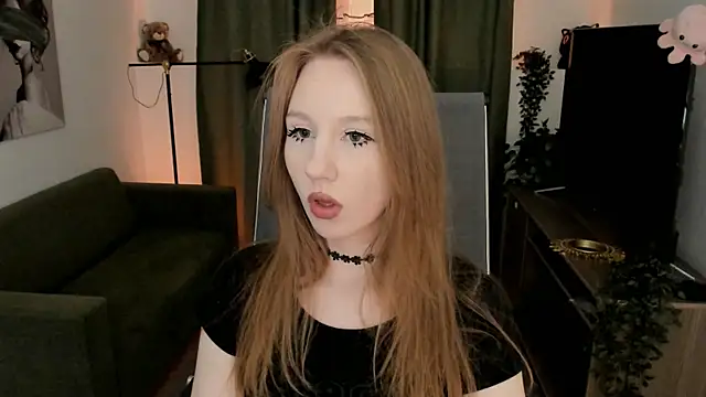 Snapshot of DariaTate chatting on 05-17-26, 11:43 DariaTate online show from 05-17-26, 11:43