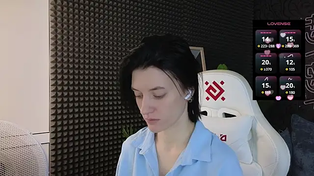 roxy riot  online show from 12-14-25, 03:02