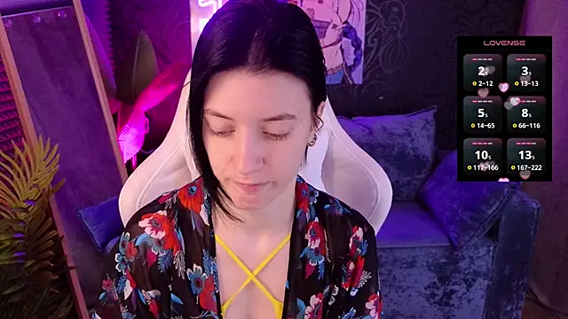 roxy riot  online show from 12-18-25, 01:22