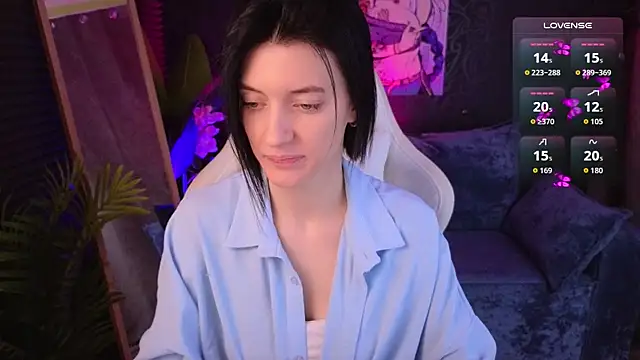 roxy riot  online show from 11-19-25, 02:00