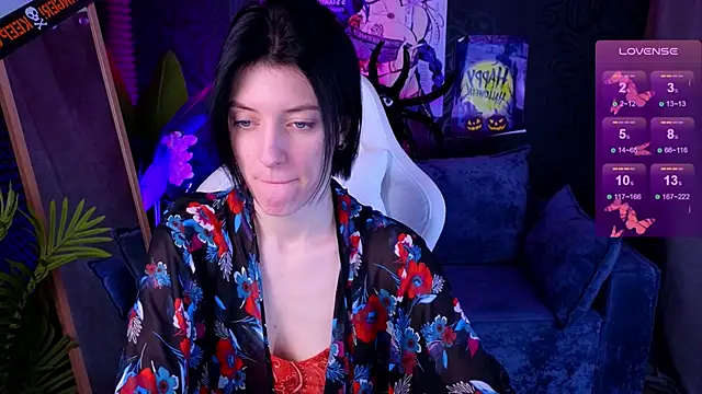 roxy riot  online show from 10-30-25, 01:48