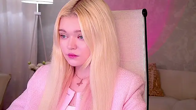 Snapshot of AdeleCartier chatting on 04-18-26, 12:46 AdeleCartier online show from 04-18-26, 12:46