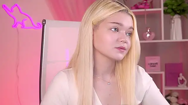 Snapshot of AdeleCartier chatting on 04-24-26, 02:57 AdeleCartier online show from 04-24-26, 02:57