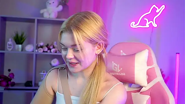 AdeleCartier online show from 03-18-25, 01:24