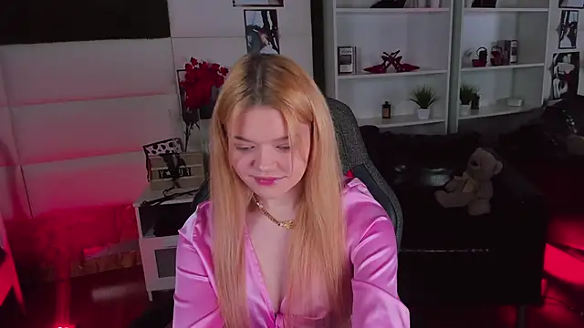 AdeleCartier online show from 02-24-25, 11:30