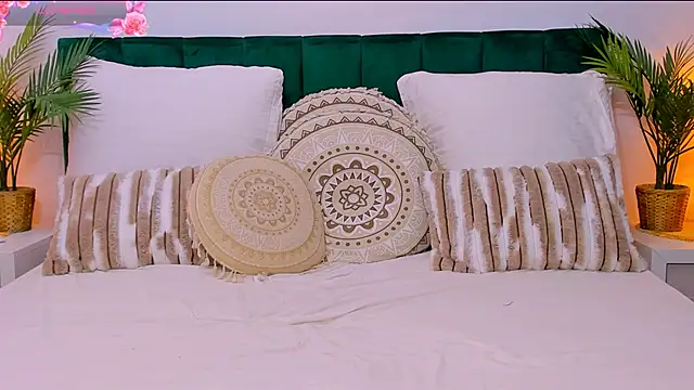 Kaylynn online show from 10-13-25, 02:57