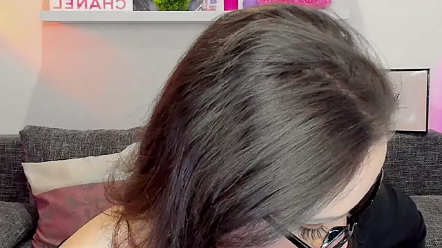 Snapshot of Suga_babe chatting on 02-24-25, 04:27 Suga babe online show from 02-24-25, 04:27