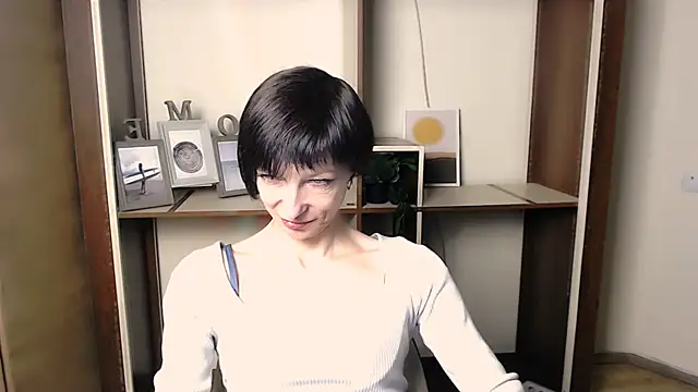  AngeliaFlow  online show from 11-08-25, 07:45