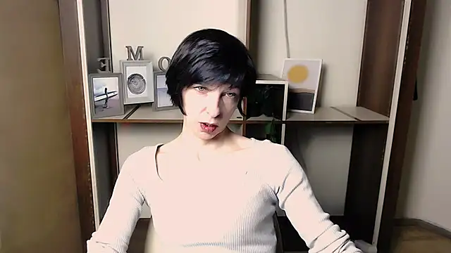  AngeliaFlow  online show from 12-17-25, 06:51