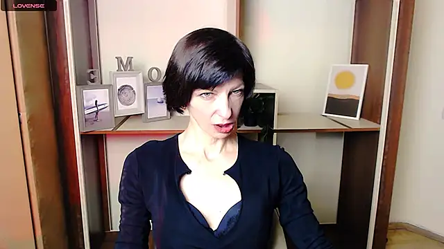 Snapshot of _AngeliaFlow_ chatting on 10-06-25, 08:59 AngeliaFlow online show from 10-06-25, 08:59