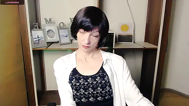 Snapshot of _AngeliaFlow_ chatting on 10-14-25, 06:58 AngeliaFlow online show from 10-14-25, 06:58
