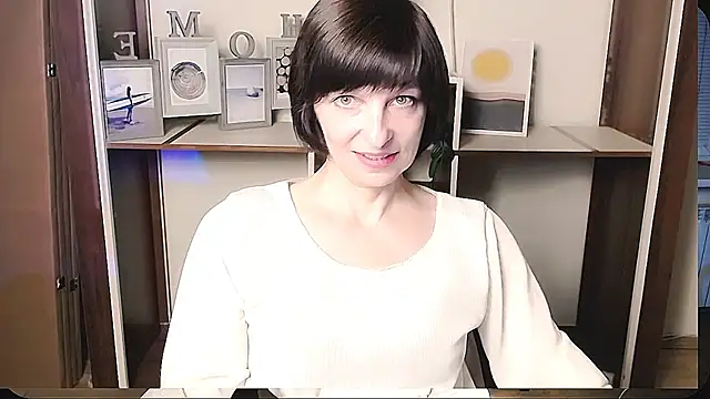 Snapshot of _AngeliaFlow_ chatting on 06-22-26, 09:06 AngeliaFlow online show from 06-22-26, 09:06