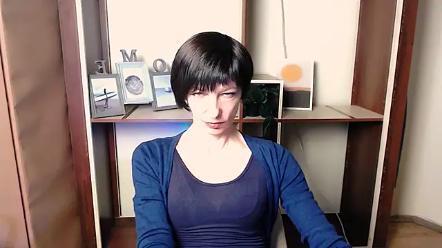  AngeliaFlow  online show from 11-18-25, 07:33