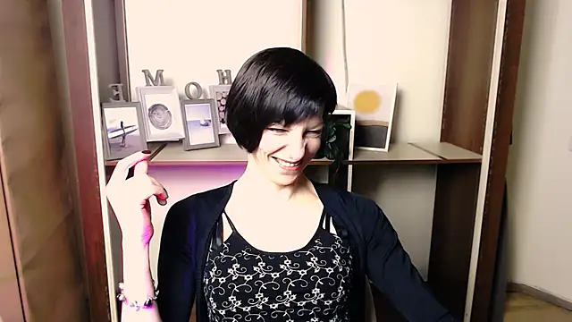  AngeliaFlow  online show from 11-24-25, 07:52