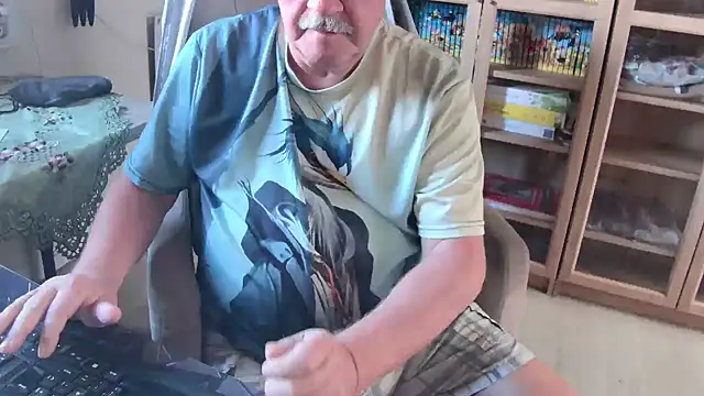 Snapshot of barenfan chatting on 01-17-26, 12:53 barenfan online show from 01-17-26, 12:53