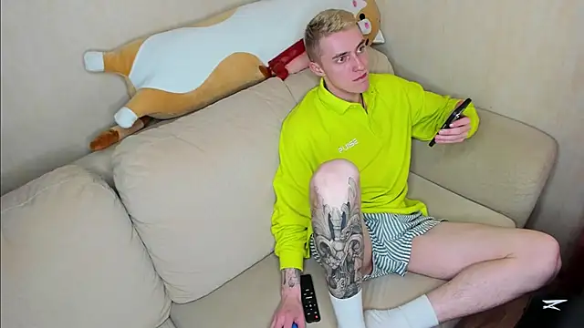 crazybottom99 online show from 02-25-25, 05:08