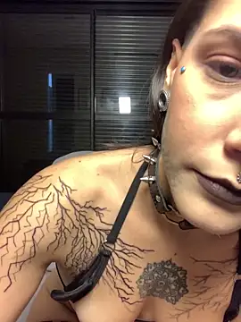 Snapshot of nickelfie chatting on 05-17-26, 03:12 nickelfie online show from 05-17-26, 03:12