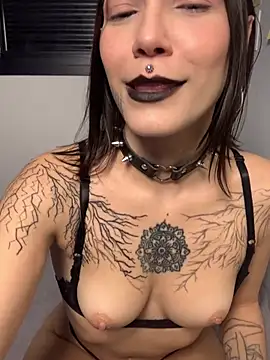 Snapshot of nickelfie chatting on 05-30-26, 01:50 nickelfie online show from 05-30-26, 01:50